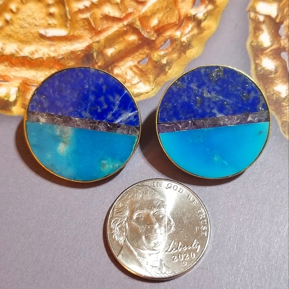 1960s Modernist Artisan Turquoise Lapis Agate Inlay Brass Earrings - Picture 4 of 5